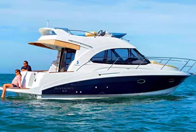 Miami Yacht Charter & Boat Rental beneteau 32 motor yacht