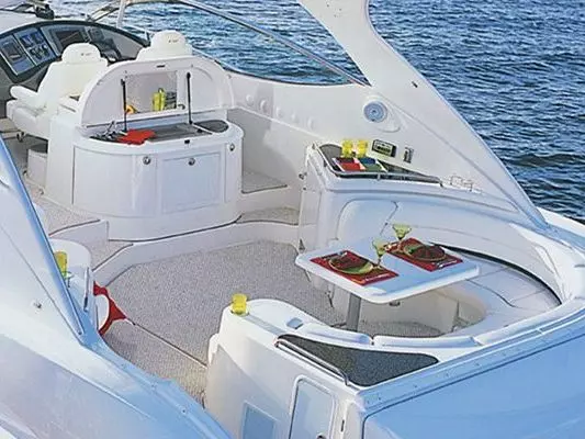 Express Cruiser Yacht Yacht Charter in