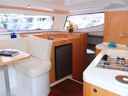 Express Cruiser Yacht Yacht Charter in Vilanova